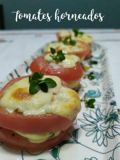 Una foto de Tomates horneados