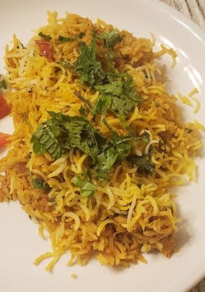 સોયા ચાપ દમ બિરયાની (Soya Chap Dum Biryani Recipe In Gujarati) રેસીપી મુખ્ય ફોટો