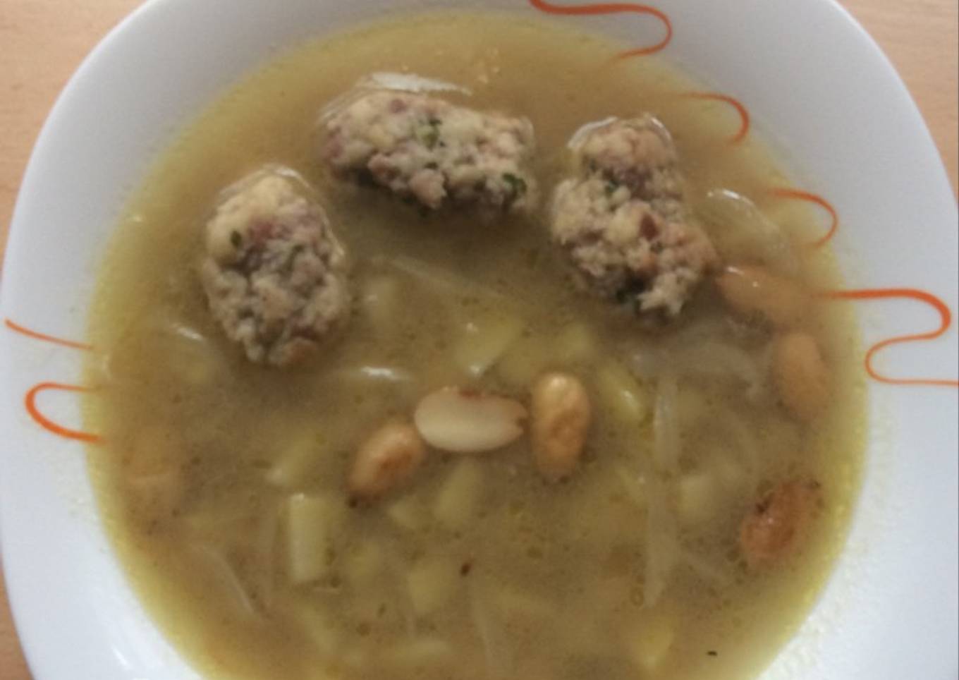 Sopa de patata con albóndigas caseras