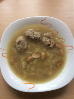 Una foto de Sopa de patata con albóndigas caseras