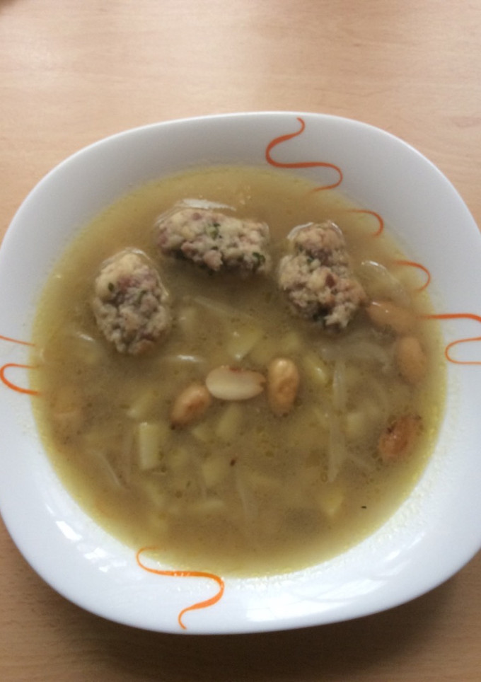 Una foto de Sopa de patata con albóndigas caseras
