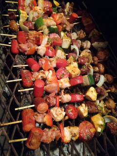 Una foto de Anticuchos a la parrilla