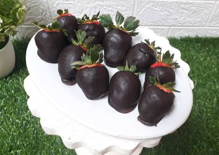 Cara Gampang Membuat Chocolate Covered Strawberries Anti Gagal