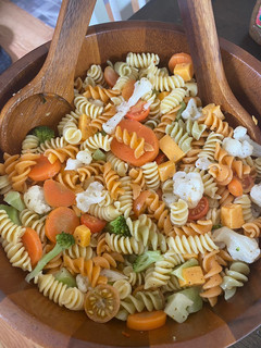 Una foto de Ensalada rotini tri color