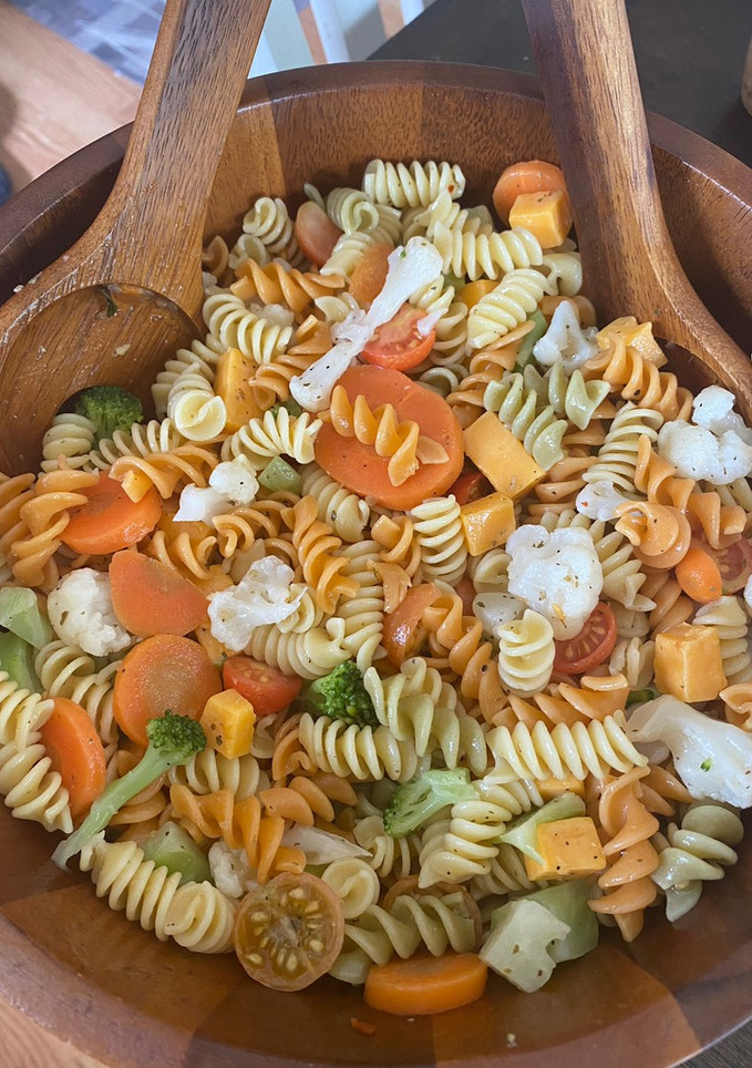 Una foto de Ensalada rotini tri color