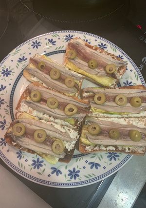 Una foto de Pincho de calabacín queso crema y antxoa