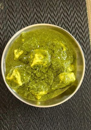 A picture of Palakh paneer authentic style.