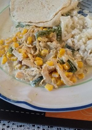 Una foto de Pollo con rajas poblanas