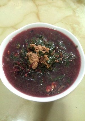 Hình của món Rau rền đỏ nấu thịt.