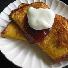 A picture of Oven-baked Brioche French Toast.