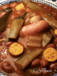 Una foto de Alubias pintas, con acelgas y salchichas frescas