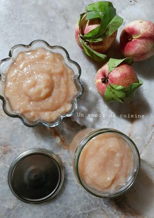 Une photo de Compote de pêches sans sucres 🍑