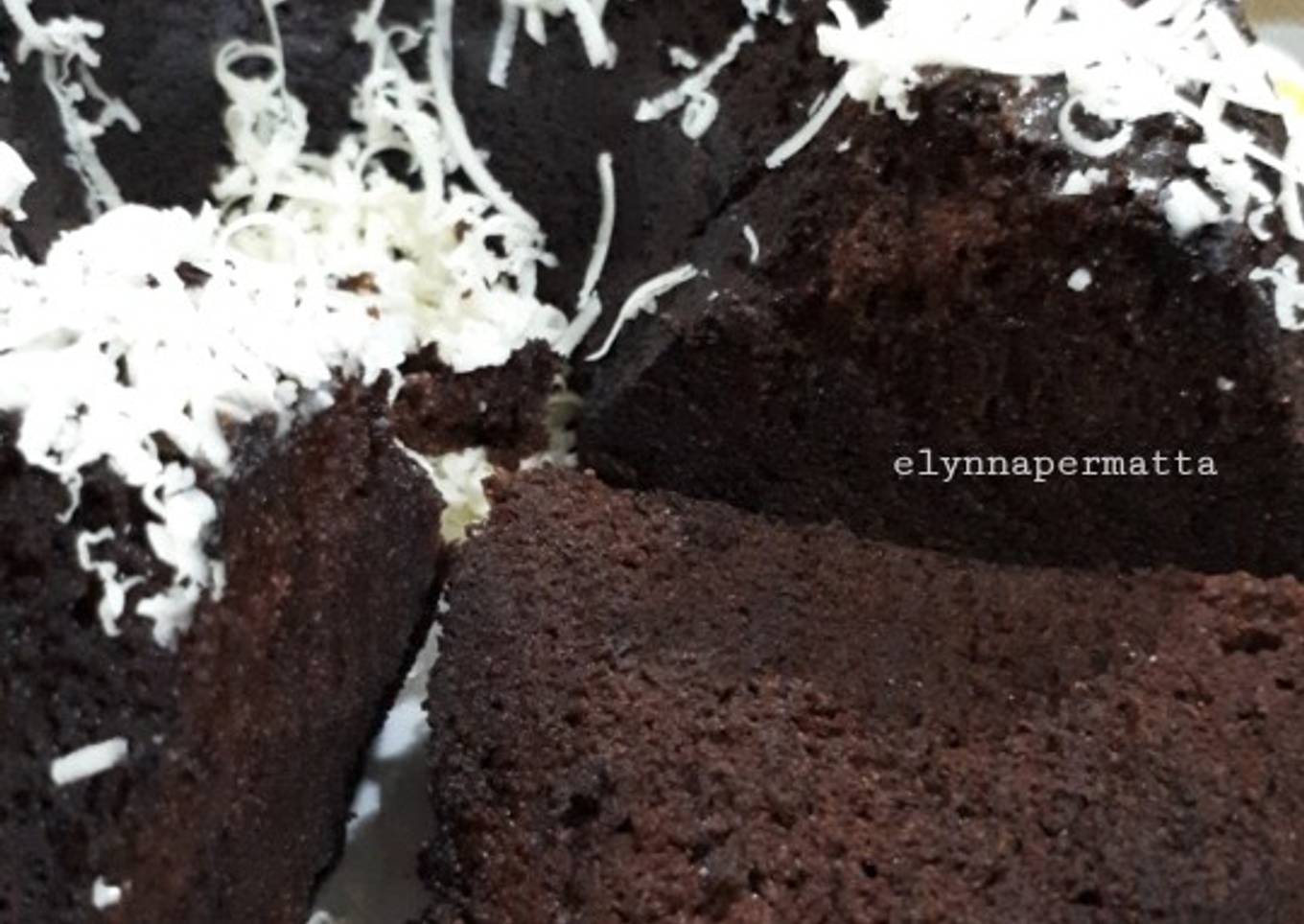 Brownies Kukus Topping Keju Enak Lembut takaran sendok