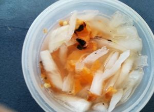 Una foto de Chile habanero curtido con cebolla