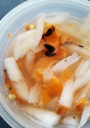 Una foto de Chile habanero curtido con cebolla