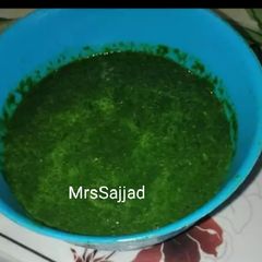 A picture of Hari chutney.