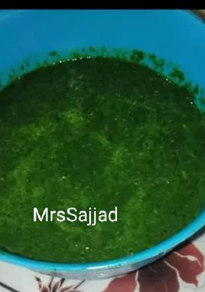 A picture of Hari chutney.