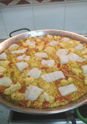 Una foto de Paella de bacalao y coliflor