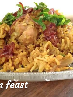 A picture of Chicken Yakhni Biriyani in one pot.