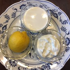 A picture of California Farm Made Smetana Sour Cream.