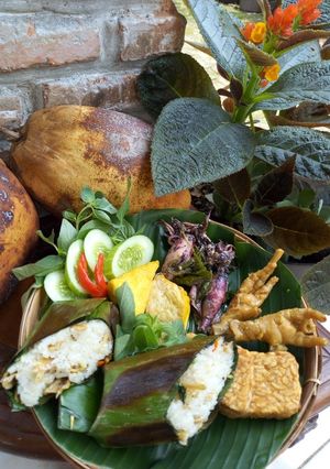 Foto resep Iseng" bebikinan Nasi Bakar Ikan Asin...😊😉 Yuuk d intip