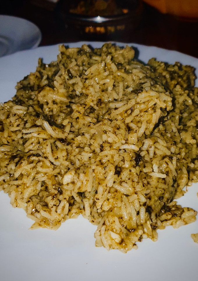 Una foto de Arroz con espinacas y queso parmesano 🧈🧈🧀! 🤤