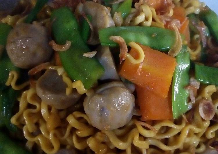 Bagaimana Menyiapkan Mie goreng bakso Anti Gagal