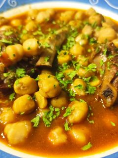 Una foto de Garbanzos Guisados con Costillas