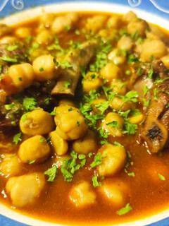 Una foto de Garbanzos Guisados con Costillas
