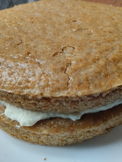 Una foto de Torta🍯de zanahoria con relleno de queso🥕🍰🎂
