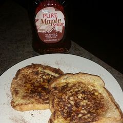 A picture of French Toast.
