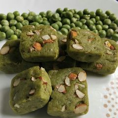 A picture of Matar Halwa Burfi.