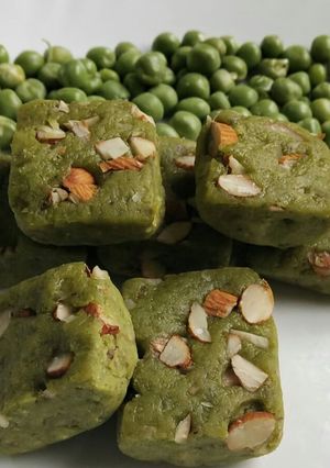 A picture of Matar Halwa Burfi.