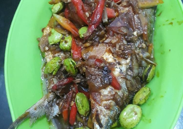 Bagaimana Menyiapkan Tumis peda Pete mantap Lezat