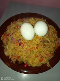 A picture of Indomine and boiled egg.