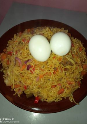 A picture of Indomine and boiled egg.