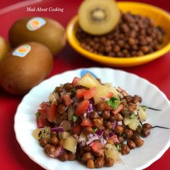 A picture of Healthy Kiwi Kala Chana Chaat (Black Chickpea Salad) – Weight Loss Recipe.