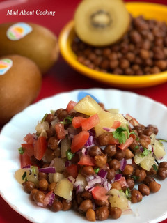 A picture of Healthy Kiwi Kala Chana Chaat (Black Chickpea Salad) – Weight Loss Recipe.