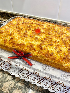 Una foto de Pastel con cobertura de coco y leche condensada