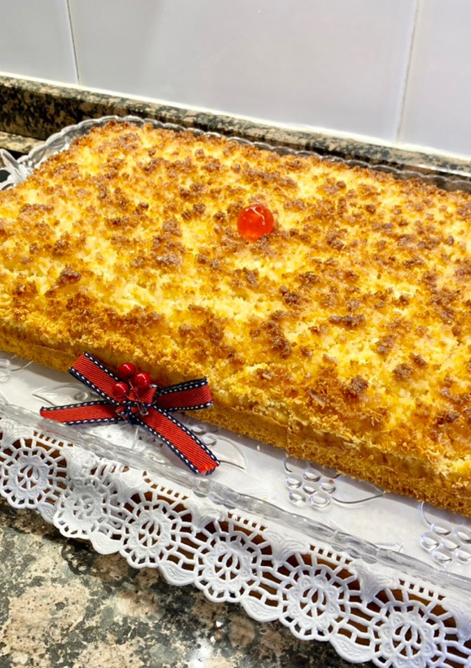 Una foto de Pastel con cobertura de coco y leche condensada