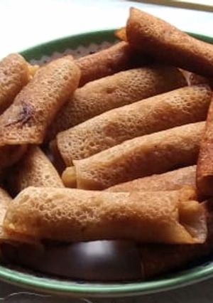 খেজুর গুড়ের পাটিসাপ্টা (khejur gurer patisapta recipe in Bengali) রেসিপির প্রধান ছবি