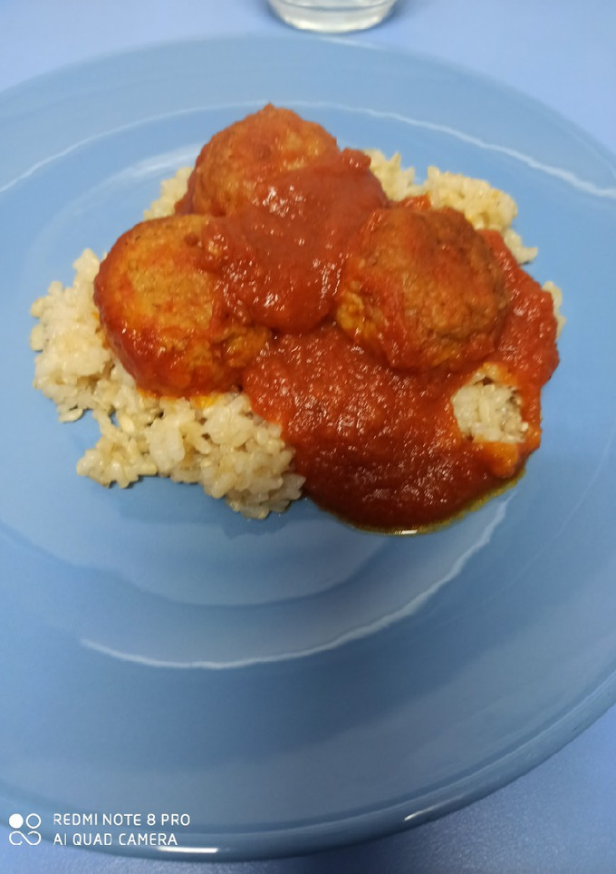 Una foto de Albóndigas de soja texturizada con arroz integral