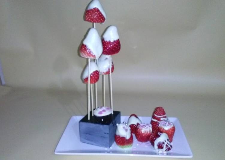 Brochetas de fresas y chocolate blanco