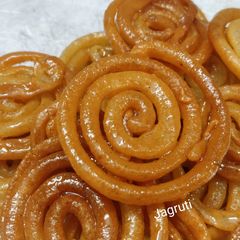 A picture of Instant Crispy Jalebi.