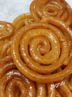 A picture of Instant Crispy Jalebi.