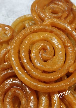 A picture of Instant Crispy Jalebi.