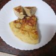 Tortilla de papas chips con cebolla y perejil