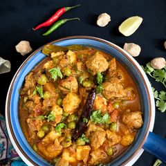 A picture of Soya Matar Paneer.
