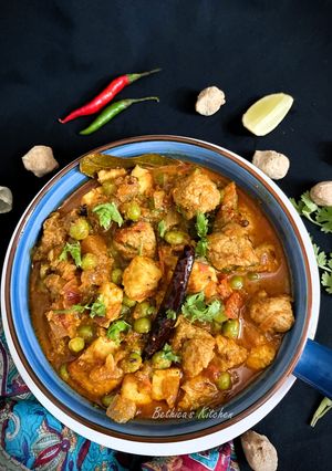 A picture of Soya Matar Paneer.
