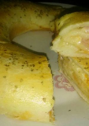Una foto de Rosca de jamón y queso
